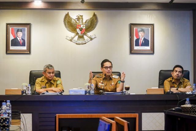 Wali Kota Medan, Rico Tri Putra Bayu Waas, pimpinan rapat bersama OPD Pemkot Medan