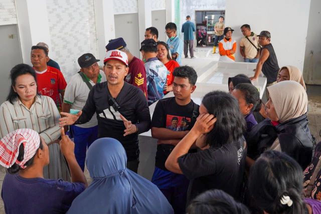 Wali Kota Tebingtinggi, Iman Irdian Saragih, beri keterangan terkait Pasar Inpres