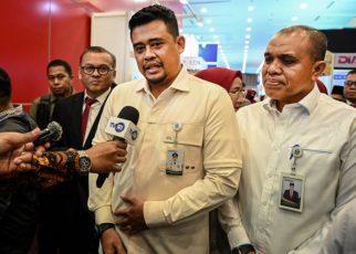 Gubernur Sumut, Bobby Nasution, beri keterangan kepada wartawan uai membuka Medan Hospital Expo di Medan