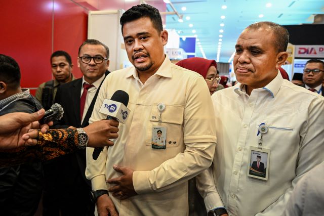 Gubernur Sumut, Bobby Nasution, beri keterangan kepada wartawan uai membuka Medan Hospital Expo di Medan