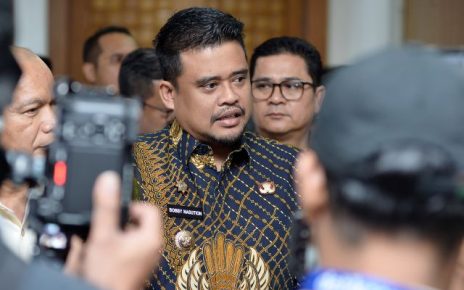 Gubernur Sumut, Bobby Nasution, beri keterangan kepada wartawan usai menghadiri pengukuhan ABPEDNAS