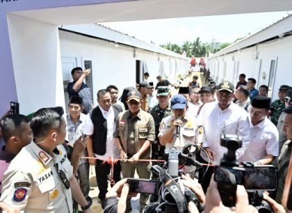 Gubernur Sumut, Bobby Nasution, bersama Mendagri resmikan Huntara Tapsel