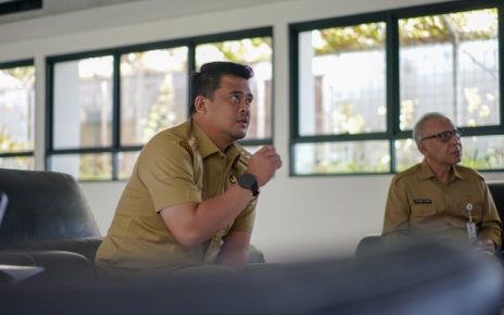Gubernur Sumut, Bobby Nasution, saat rapat virtual ekosistem pertanian berbasis AI