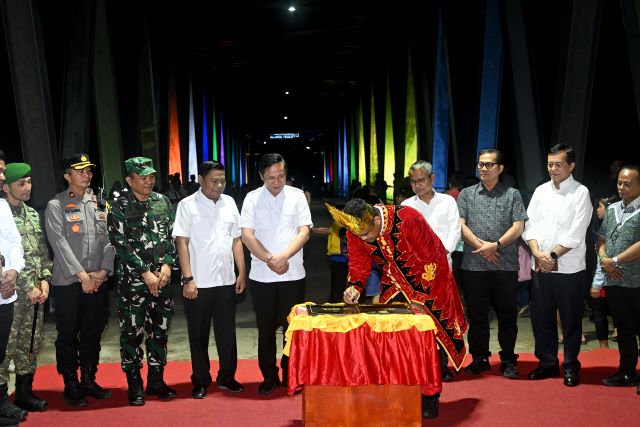 Gubernur Sumut, Bobby Nasution, teken prasasti peresmian Jembatan Idano Noyo Nias Barat