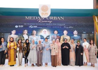 Ketua Dekranasda Kota Medan, Airin Rico Waas, pada Medan Urban Runway
