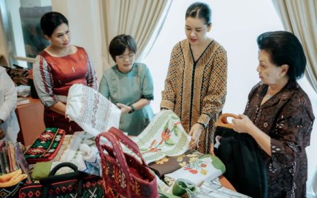 Ketua Dekranasda Sumut, Kahiyang Ayu, Promosikan Kriya Sumut kepada Ketua IAD Pusat