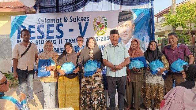 Ketua Fraksi PAN-Perindo DPRD Medan, T. Bahrumsyah, foto bersama usai Reses V Masa Sidang II Tahun Sidang 2025-2026 di Jalan Ciliwung Belawan