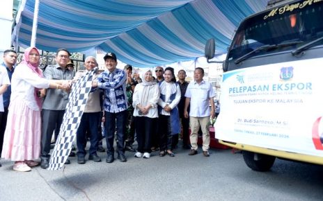 Menteri Perdagangan lepas ekspor pisang