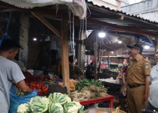 Sekda Kota Tebingtinggi, IErwin Suheri Damanik, tinjau Pasar Inpres