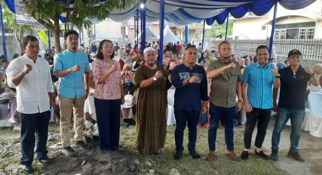 Sekretaris Fraksi Partai NasDem DPRD Medan, Saipul Bahri, foto bersama usai Reses V Masa Sidang II Tahun Sidang 2025-2026 di Kelurahan Besar