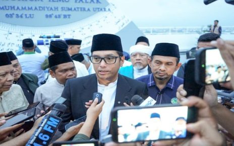 Wali Kota Medan, Rico Tri Putra Bayu Waas, beri keterangan usai pantau hilal