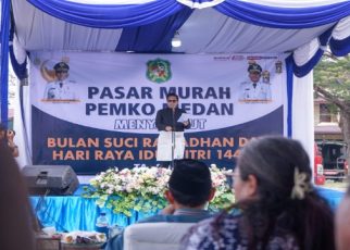 Wali Kota Medan, Rico Tri Putra Bayu Waas, buka pasar murah Ramadhan 1447 H
