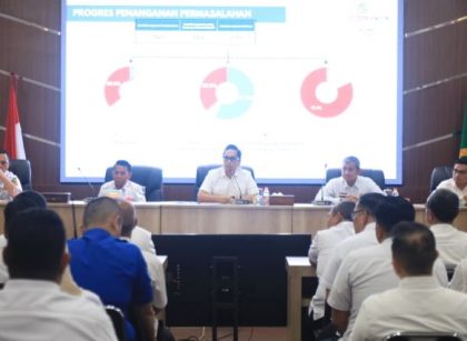 Wali Kota Medan, Rico Tri Putra Bayu Waas, pimpin rapat bersama jajaran