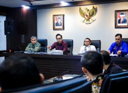 Wali Kota Medan, Rico Tri Putra Bayu Waas, pimpin rapat paparan PUD Pembangunan