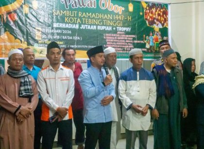 Wali Kota Tebingtinggi, Iman Irdian Saragih, pada Pawai Obor sambut Ramadhan 1447 H