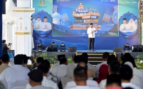 Gubernur Sumut, Bobby Nasution, berikan sambutan saat membuka Pekan Ramadhan Sumut