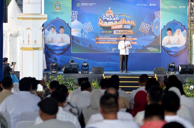 Gubernur Sumut, Bobby Nasution, berikan sambutan saat membuka Pekan Ramadhan Sumut
