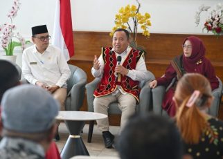 Kepala BPS Sumut, Asim Saputra, beri keterangan kepada wartawan di Kantor Gubernur Sumut
