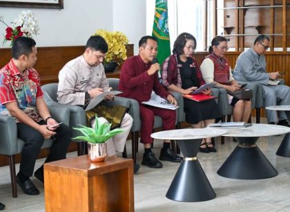 Kepala Bapenda Sumut, Ardan Noor, beri keterangan kepada wartawan di Kantor Gubernur Sumut