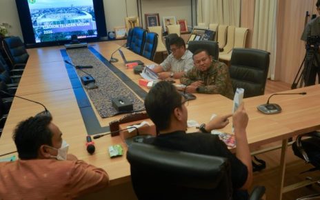 Wali Kota Medan, Rico Tri Putra Bayu Waas, pimpin rapat soal Stadion Teladan