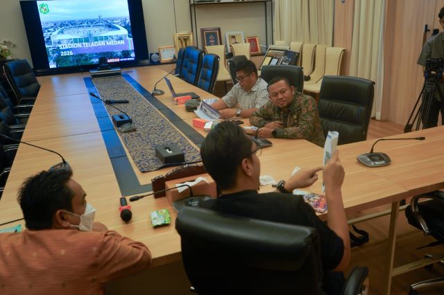 Wali Kota Medan, Rico Tri Putra Bayu Waas, pimpin rapat soal Stadion Teladan
