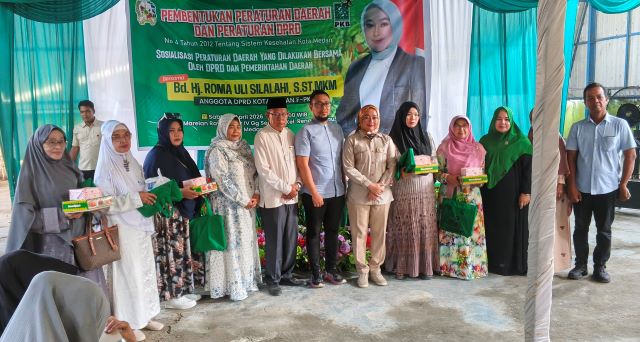 Anggota DPRD Medan Fraksi Hanura-PKB, Roma Uli Silalahi, foto bersama usai gelaran Sosper IV TA 2026 di Marelan