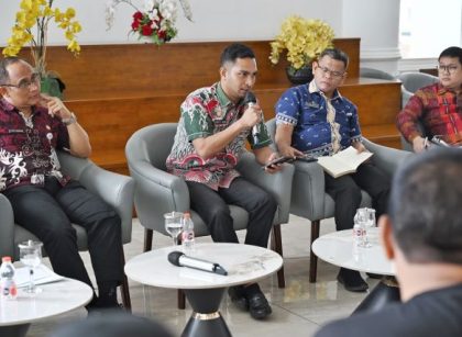 Bapeg Sumut beri keterangan kepada wartawan di Kantor Gubernur Sumut 1