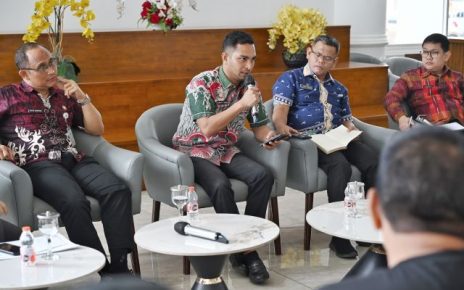 Bapeg Sumut beri keterangan kepada wartawan di Kantor Gubernur Sumut 1