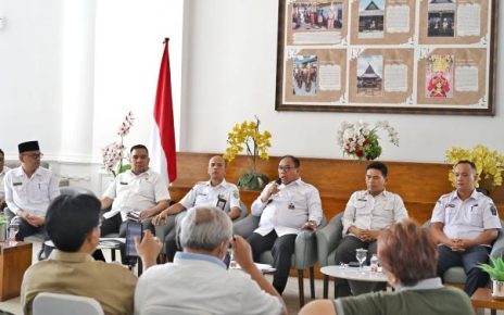 Dinas Dukcapil Sumut beri keterangan kepada wartawan di Kantor Gubernur Sumut