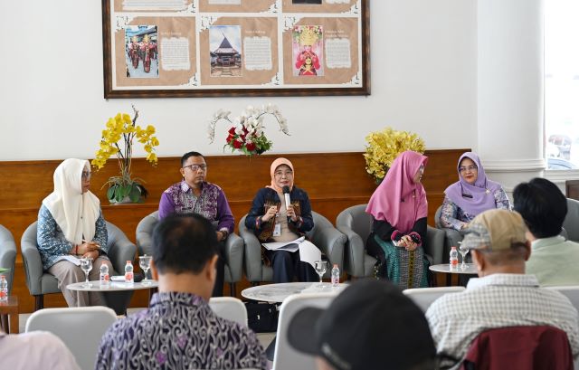 Dinas PPAKB Sumut beri keterangan kepada wartawan di Kantor Gubernur