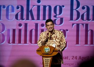 Gubernur Sumut, Bobby Nasution, berikan sambutan pada seminar bertajuk “Saatnya Perempuan Bicara”