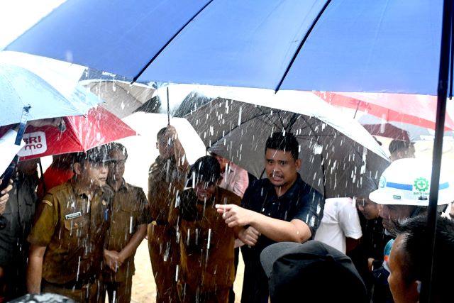 Gubernur Sumut, Bobby Nasution, bersama Bupati Tapteng tinjau Sungai Tukka, Tapteng 1