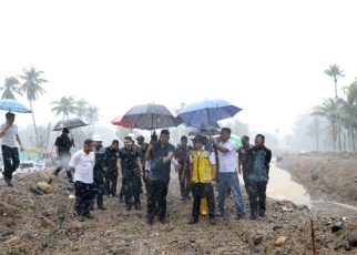 Gubernur Sumut, Bobby Nasution, bersama Bupati Tapteng tinjau Sungai Tukka, Tapteng