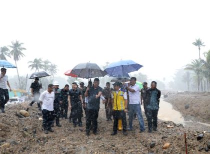 Gubernur Sumut, Bobby Nasution, bersama Bupati Tapteng tinjau Sungai Tukka, Tapteng