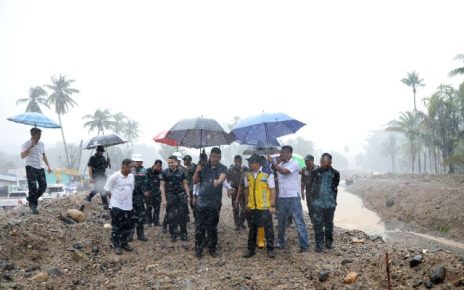 Gubernur Sumut, Bobby Nasution, bersama Bupati Tapteng tinjau Sungai Tukka, Tapteng