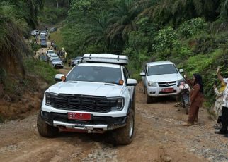 Gubernur Sumut, Bobby Nasution, tinjau jalan rusak