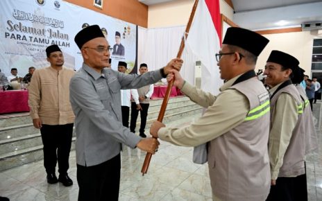 Gubsu & DPR RI lepas Kloter 2 Embarkasi Medan