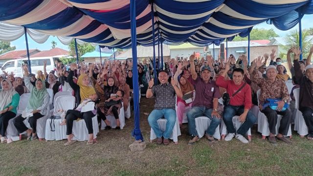 Ketua Fraksi PAN-Perindo DPRD Medan, T. Bahrumsyah, foto bersama usai gelaran Sosper IV TA 2026 di Marelan