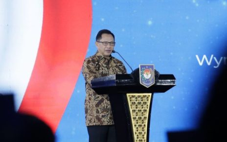 Menteri Dalam Negeri, Tito Karnavian, pada acara penghargaan creative financing di Wyndham Opi Hotel, Palembang