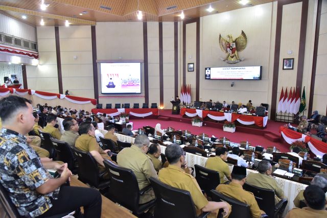 Para pimpinan OPD & Camat se-Kota Medan hadiri paripurna penyampaian rekomendasi LKPj 2025 2