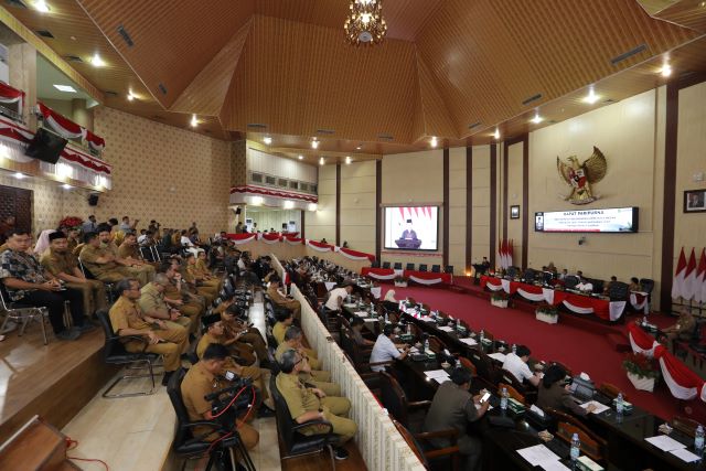 Para pimpinan OPD & Camat se-Kota Medan hadiri paripurna penyampaian rekomendasi LKPj 2025 3