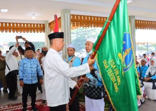 Sekdakota Tebingtinggi, Erwin Suheri Damanik, lepas keberangkatan jamaah haji