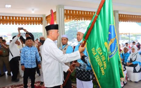 Sekdakota Tebingtinggi, Erwin Suheri Damanik, lepas keberangkatan jamaah haji