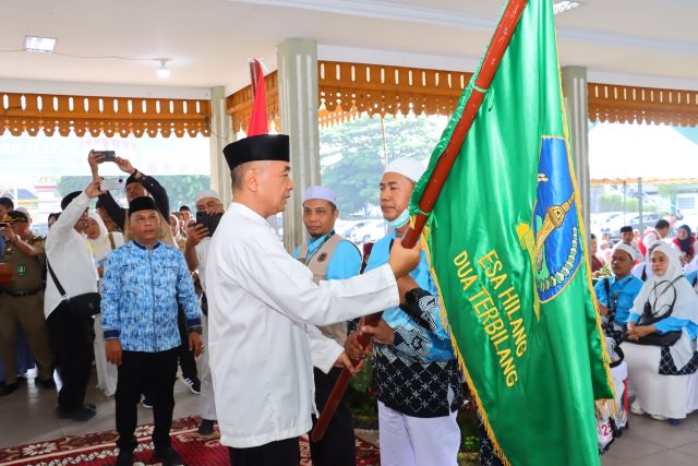 Sekdakota Tebingtinggi, Erwin Suheri Damanik, lepas keberangkatan jamaah haji