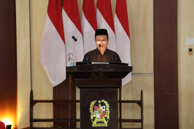 Wakil Ketua DPRD Medan, Rajudin Sagala, sedang membacakan hasil pembahasan Pansus terhadap LKPj 2025