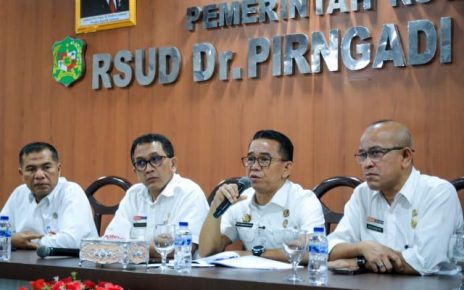 Wakil Wali Kota Medan, Zakiyuddin Harahap, beri paparan kepada jajaran RSUD dr Pirngadi Medan