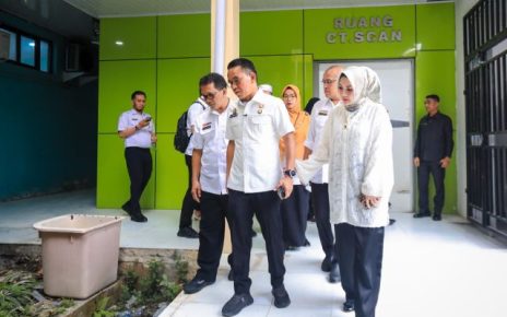 Wakil Wali Kota Medan, Zakiyuddin Harahap, tinjau ruangan CT Scan RSUD dr Pirngadi Medan