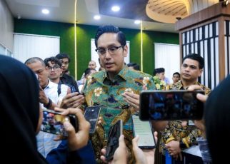 Wali Kota Medan, Rico Tri Putra Bayu Waas, beri keterangan soal WFH