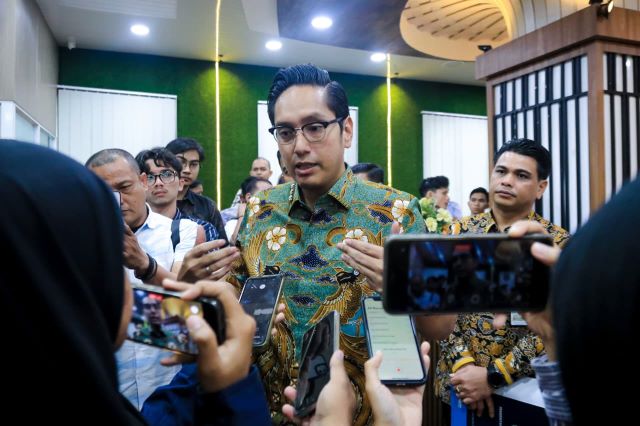 Wali Kota Medan, Rico Tri Putra Bayu Waas, beri keterangan soal WFH