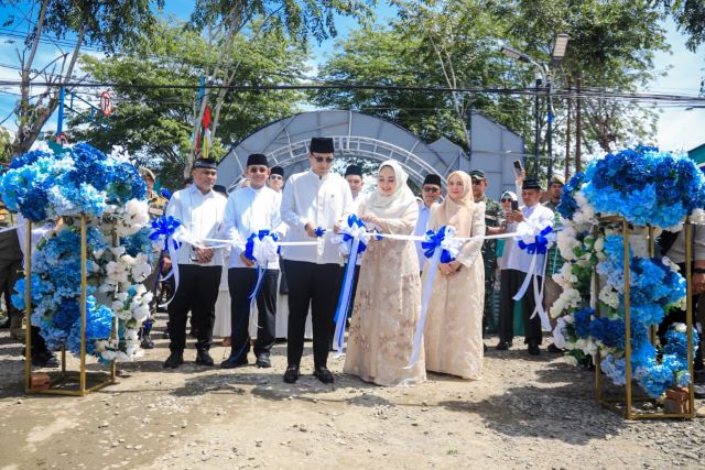 Wali Kota Medan, Rico Tri Putra Bayu Waas, gunting pita peresmian stand pameran MTQ ke 59